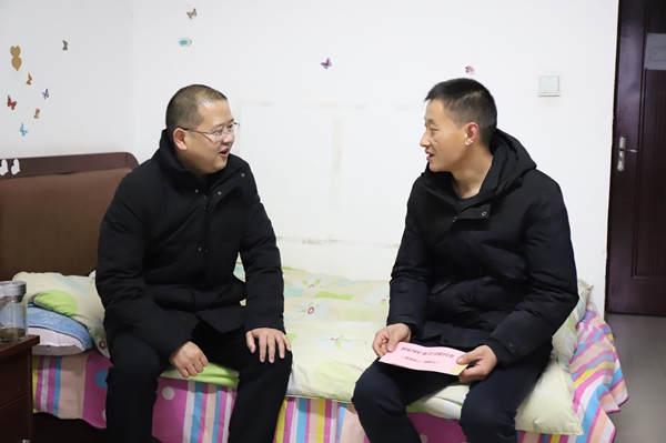 張紅衛慰問 (2).JPG