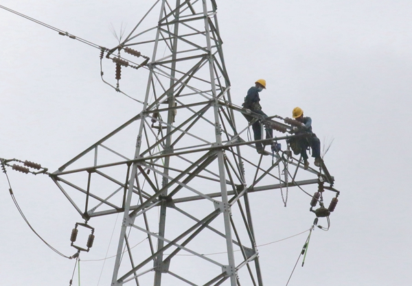 1648092499888524.jpg 黨員帶頭檢修.JPG