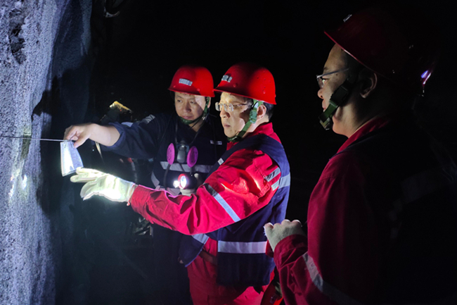 1686961417666647.jpg 2——研以致用 在全力抓好調查研究中推動工作_副本.jpg