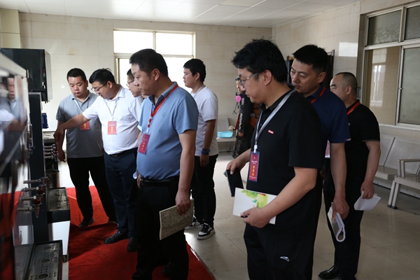 1688025290104202.jpg 職工代表巡視_副本.jpg