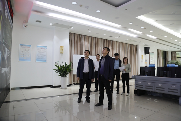 1696660041131240.jpg 中秋節在小莊礦調度室檢查檢查_副本.jpg