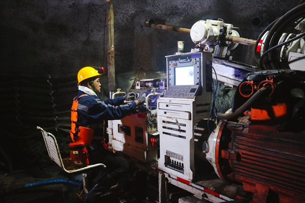 1703834885985871.jpg 2定向鉆機施工現場_副本.jpg