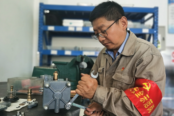 1705913957239019.jpg 黨員攻關_副本.jpg