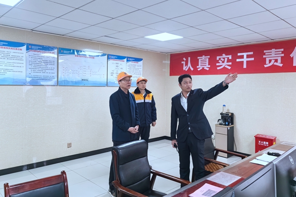 1708391484156201.jpg 領導班子下基層調研_副本.jpg