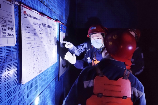 圖片2：井下檢查現(xiàn)場(chǎng) (2)_副本.jpg