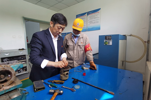 1714118447114080.jpg 黨員項目攻關_副本.jpg