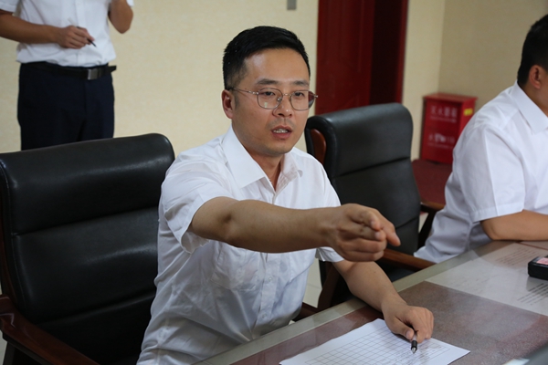 1714989360138023.jpg 列車調度指揮員_副本.jpg