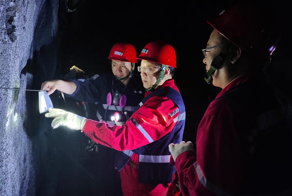 1——堅守紅線 安全實現“零”目標 _副本.jpg