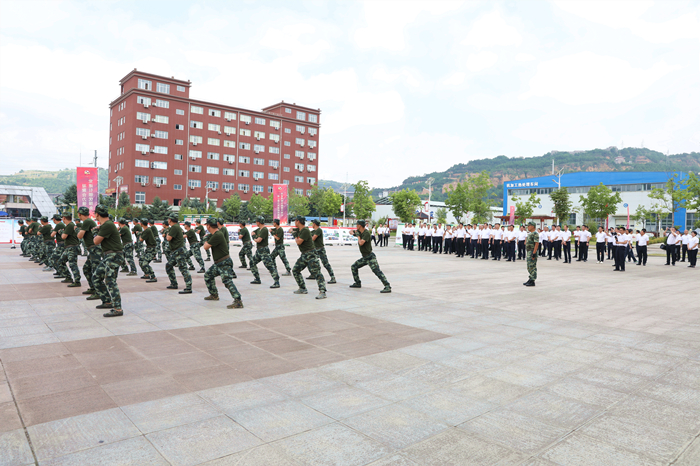 4——生產服務中心職工準軍事化訓練_副本.jpg
