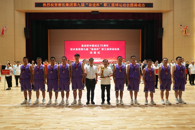 1726037523447864.jpg 公司紀(jì)委書記白峰為季軍頒獎(jiǎng)_副本.jpg