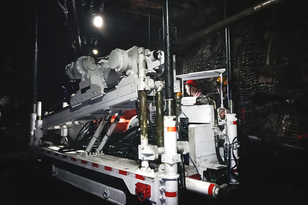 1729063399609562.png 圖片1:定向鉆施工現場圖(1)_副本.png