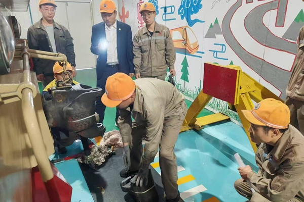 1729494563338303.jpg 機(jī)車檢查_副本.jpg