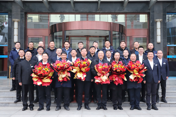 1735285777111761.png 合影_副本.png