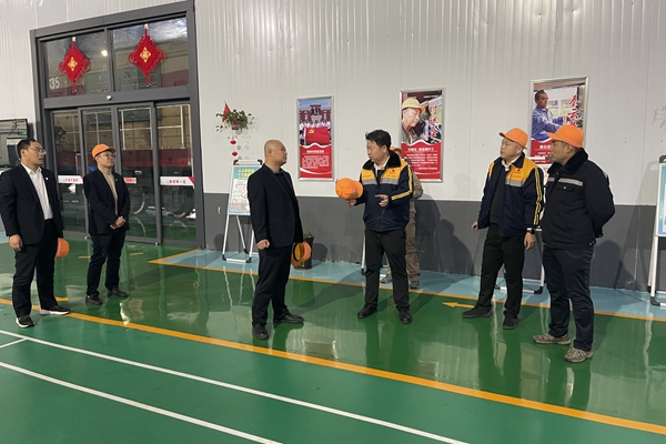 1735638408882586.jpg 分公司領導機修車間檢查_副本.jpg