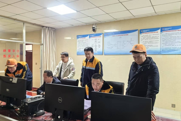 1736145402163855.jpg 現場監督_副本.jpg