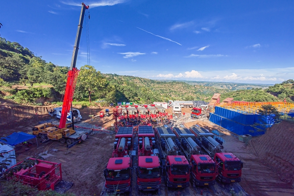 1736499970250578.jpg 7——全球首例雙水平井立體分段壓裂防治沖擊地壓項目竣工。_副本.jpg