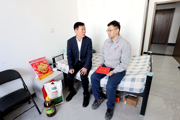 1737700385211044.jpg 胡書記慰問(wèn)_副本.jpg