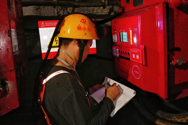 1738639741142872.jpg 1.黨員亮身份_副本.jpg