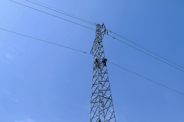 1740128746133908.jpg 守護(hù)供電“生命線”_副本.jpg