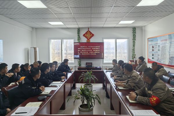 1741054802246936.jpg 傳達(dá)學(xué)習(xí)安全重要思想_副本.jpg