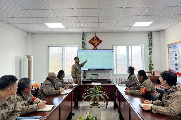 1741662881134399.jpg 對機(jī)車設(shè)備講解_副本.jpg