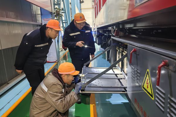 1741662897447145.jpg 機(jī)車檢查_副本.jpg