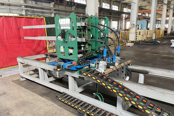 1743577213116294.jpg 中部槽自動(dòng)焊機(jī)_副本_副本.jpg