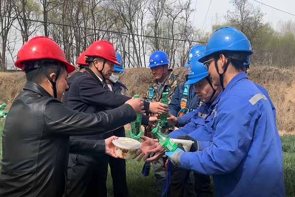 1743585304143397.jpg 慰問直達一線_副本.jpg