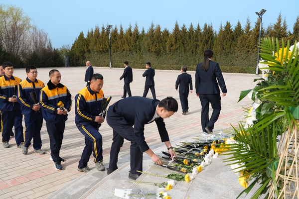 1743740267117604.jpg 獻花_副本.jpg