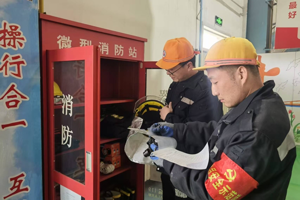 1744944380676032.jpg 黨員發揮先鋒模范作用_副本.jpg