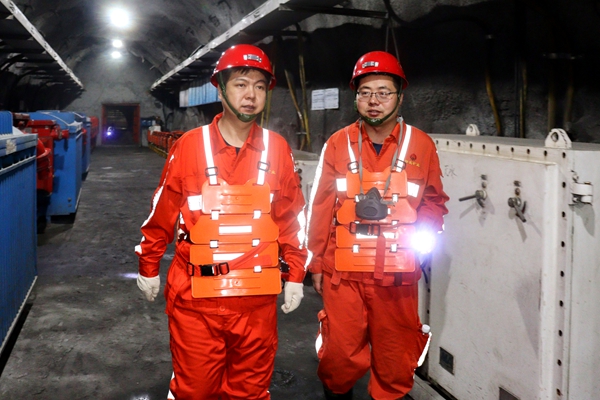 1747383249883882.jpg 白書記.jpg