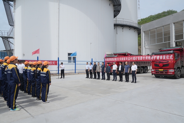 1748672292180385.jpg 首發(fā)儀式2_副本.jpg