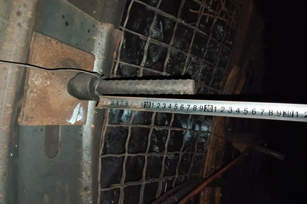 1751441915649917.jpg 小莊礦:創(chuàng)新應(yīng)用張拉式高預(yù)緊力長(zhǎng)錨桿支護(hù)_副本.jpg