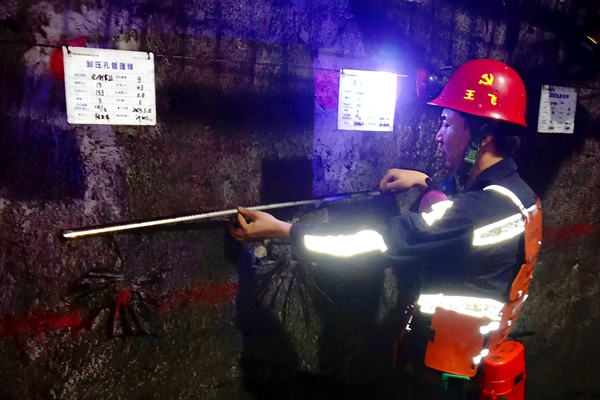 1755656610194301.jpg 1.黨員現(xiàn)場(chǎng)破題_副本.jpg