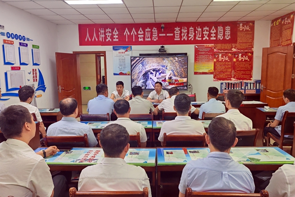 1756348708613021.jpg 1安全警示教育.jpg