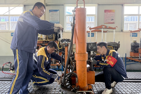 1764831799153046.jpg 設備實操培訓_副本.jpg